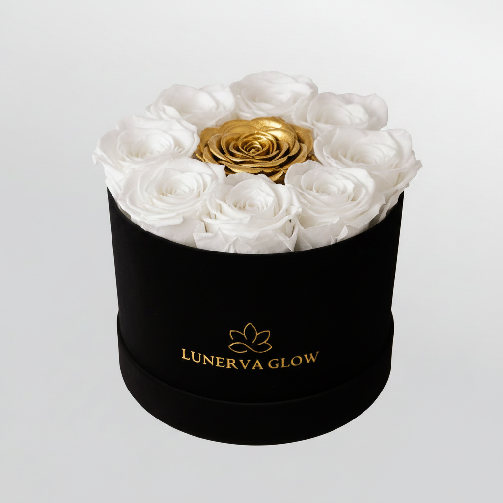 Infinity Blumenbox aus Samt mit konservierten weißen Rosen | Ein Geschenk, die ewig bleibt.