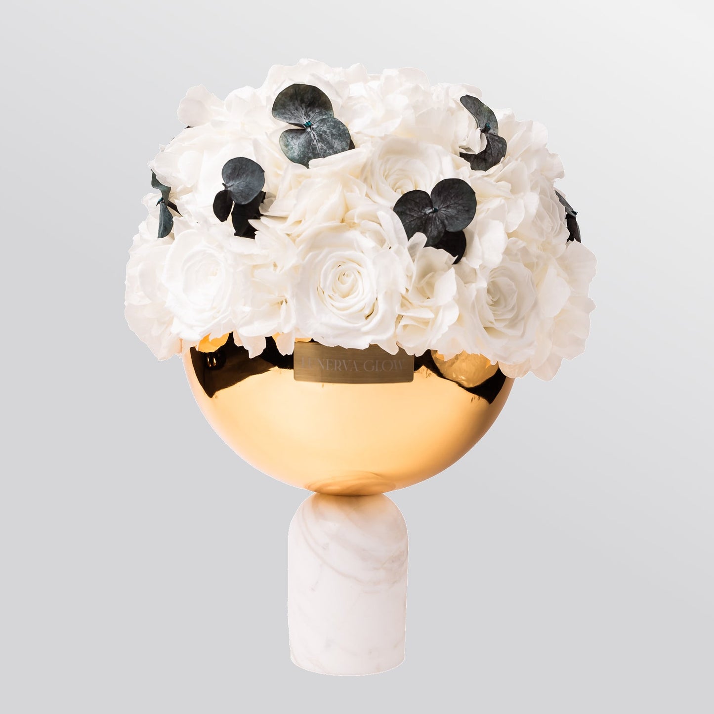 Weisse Marmorvase mit konservierten Blumen mix Ewige Rosen und Hortensien | LUNERVA GLOW