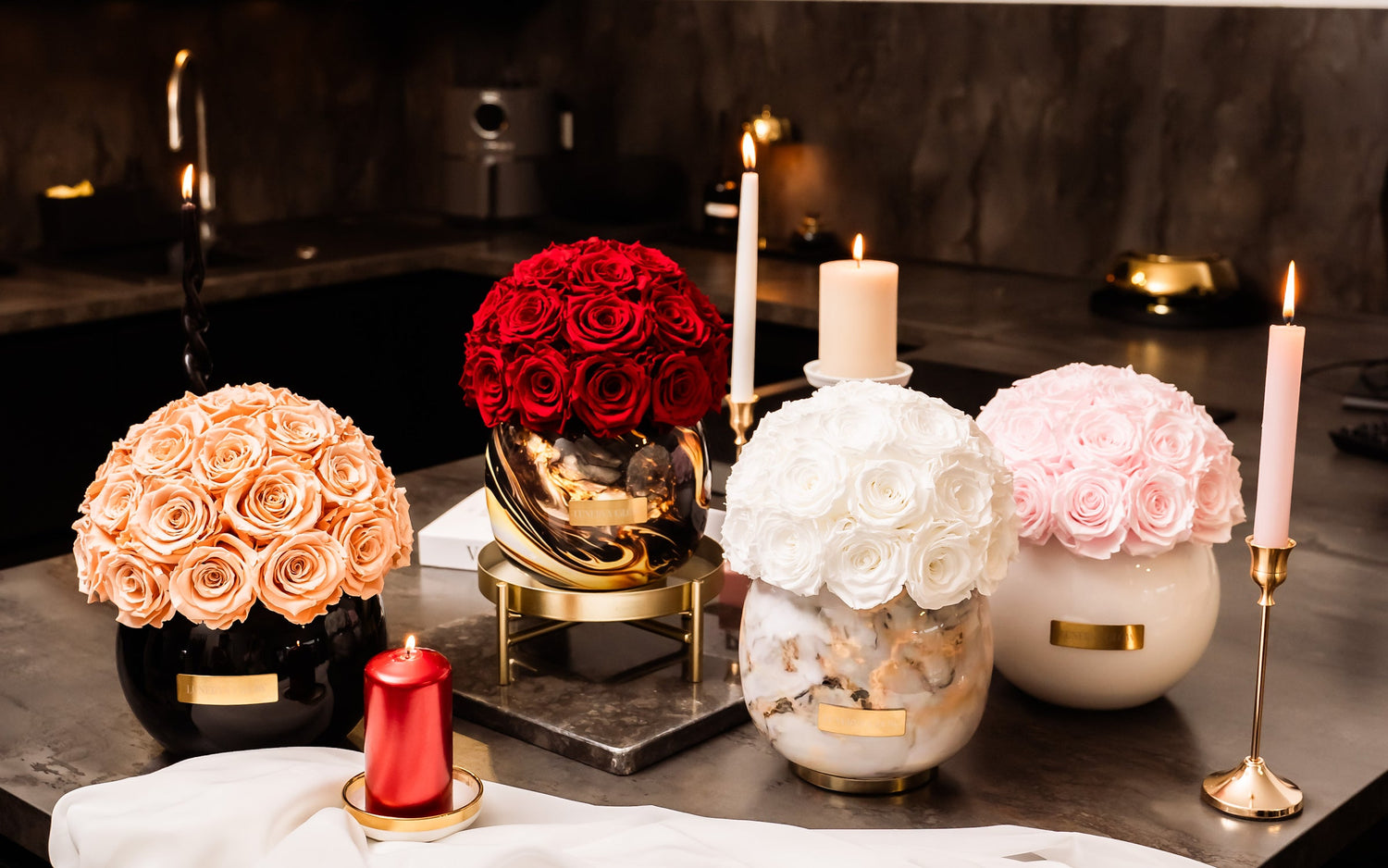 Premium Runde Vase mit Infinity Rosen