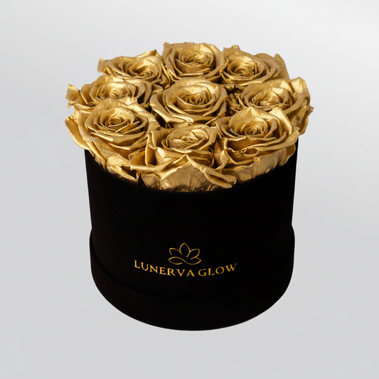 Infinity runde Blumenbox aus Samt mit konservierten Rosen in Gold | Lunerva Glow 